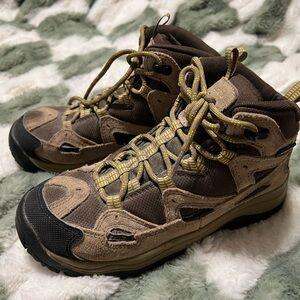 Women’s Columbia Outdoor Hiking Boots - Brown and Black